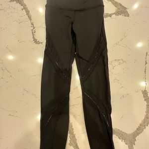 Black lulu lemon leggings with fun design!